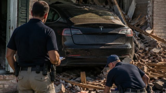 US Authorities Investigate Fatal Tesla Crash into Texas Residence