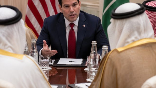 Rubio Reassures Gulf Allies on Strait of Hormuz Security Amid Tensions
